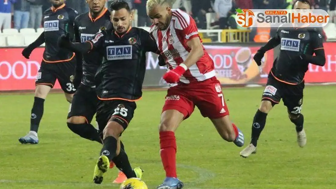 Süper Lig: D.G. Sivasspor: 1 - A. Alanyaspor: 0 (İlk yarı)