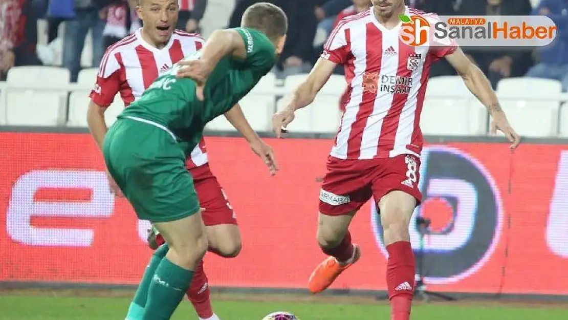 Süper Lig: Sivasspor: 0 - Konyaspor: 0 (İlk yarı)