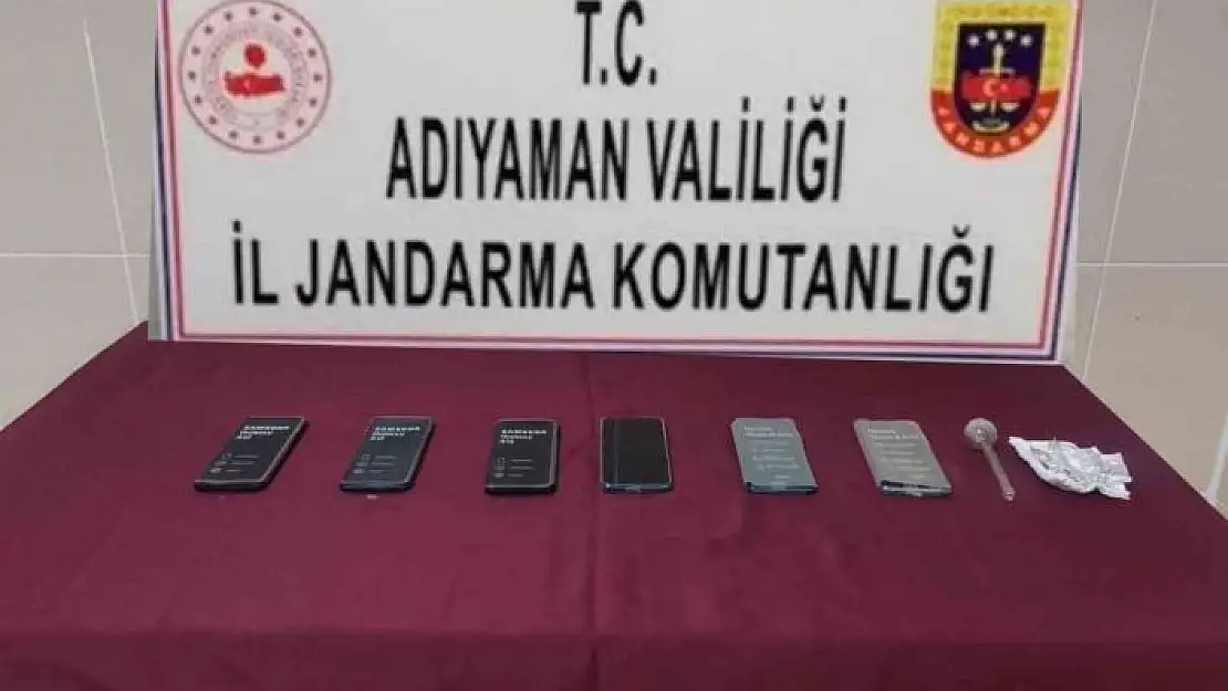 'Şüpheli araçta kaçak cep telefonları ele geçirildi'