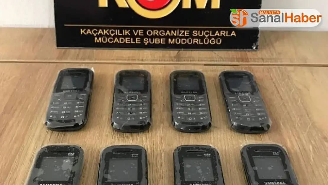 Şüpheli şahsın üzerinden kaçak telefonlar ele geçirildi