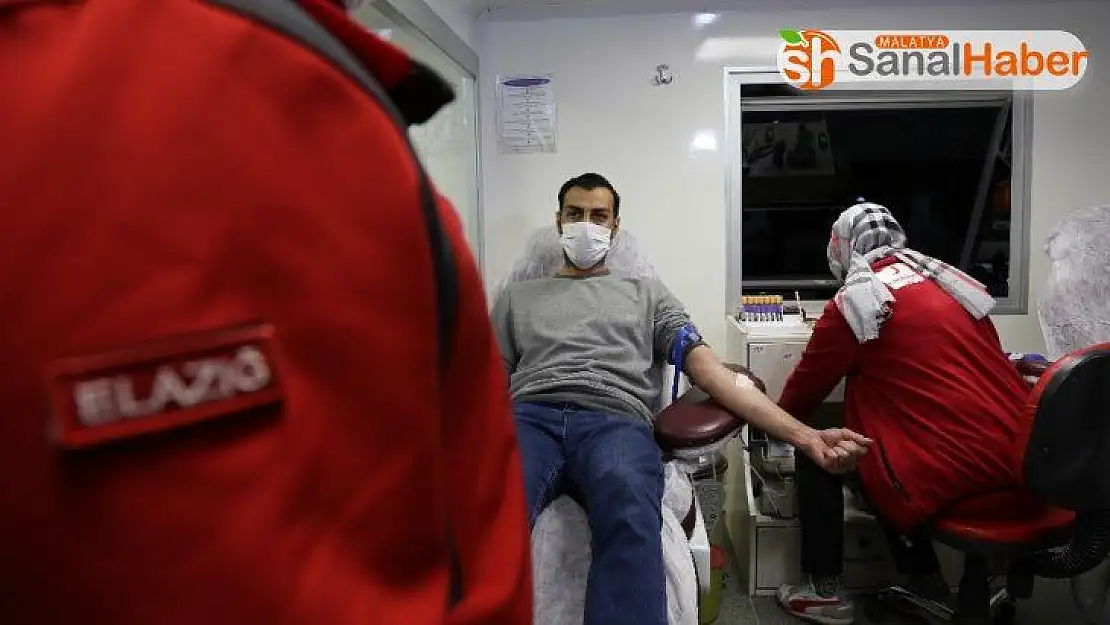 Suriye ve Afganlı vatandaşlardan Türk Kızılayı'na kan bağışı desteği