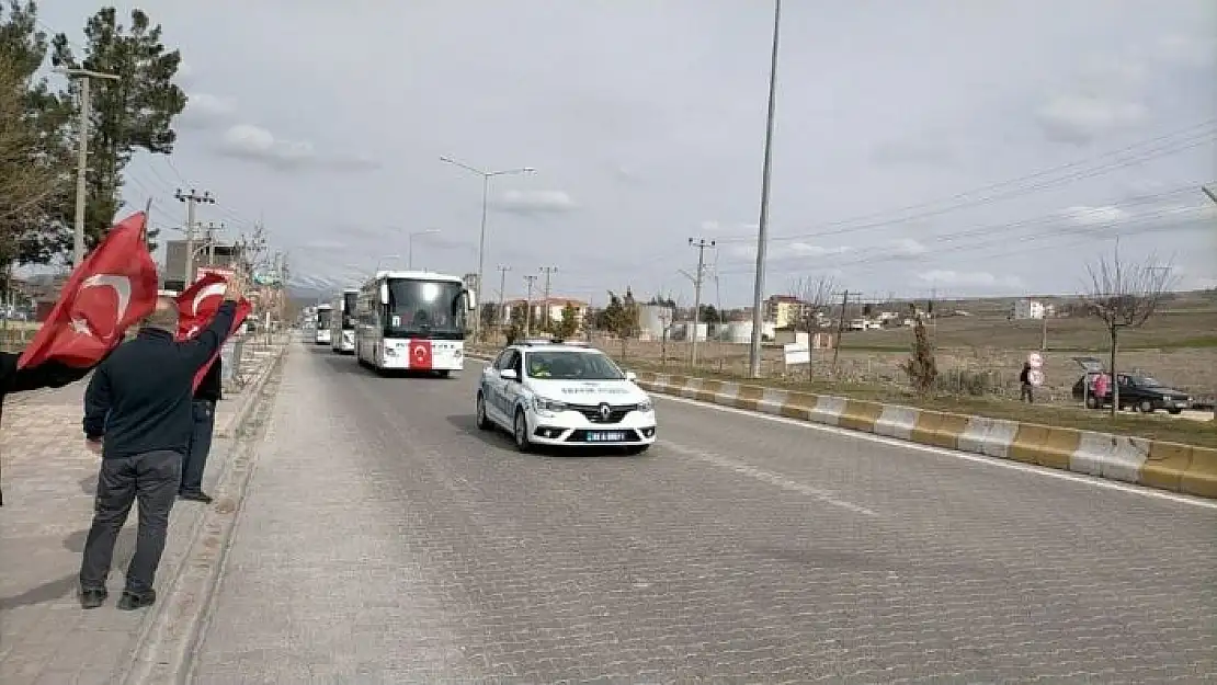 'Suriye´ye hareket eden tabura vatandaşlardan sevgi seli'