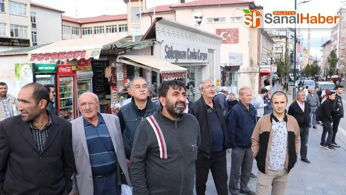 Taha Akgül'ün final müsabakasını hemşerileri heyecanla izledi