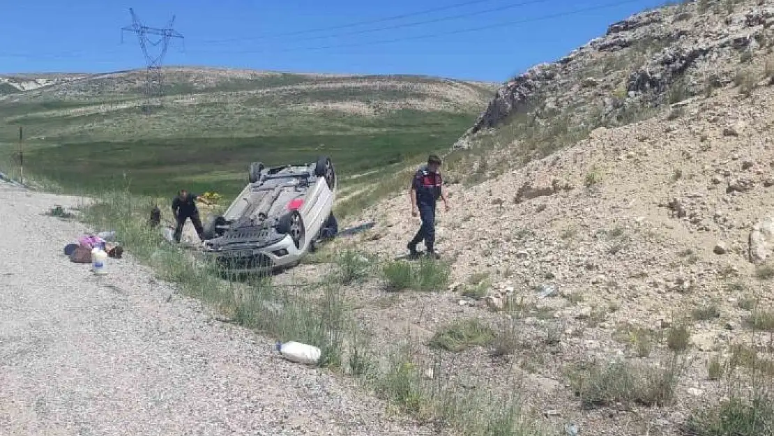 'Takla atan araçtan emniyet kemeri sayesinde burunları bile kanamadan çıktılar'