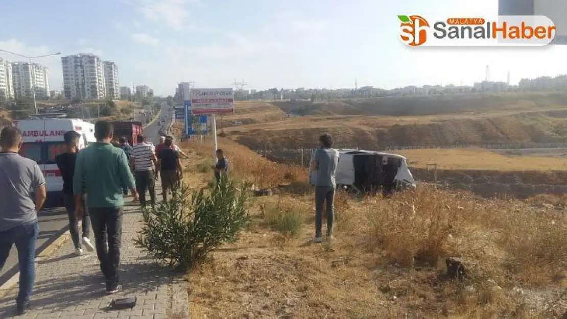 Takla atan hafif ticari araç sürücüsü yaralandı
