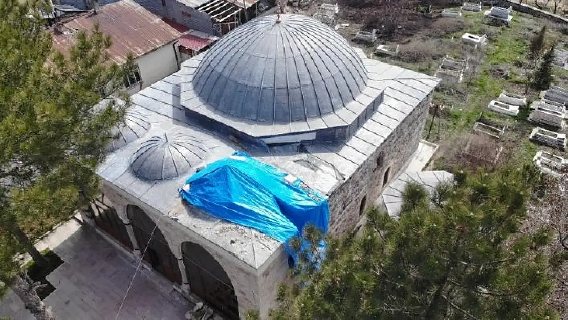 'Tam 386 yıllık, 4.Murat´ın yaptırdığı caminin minaresi söküldü'