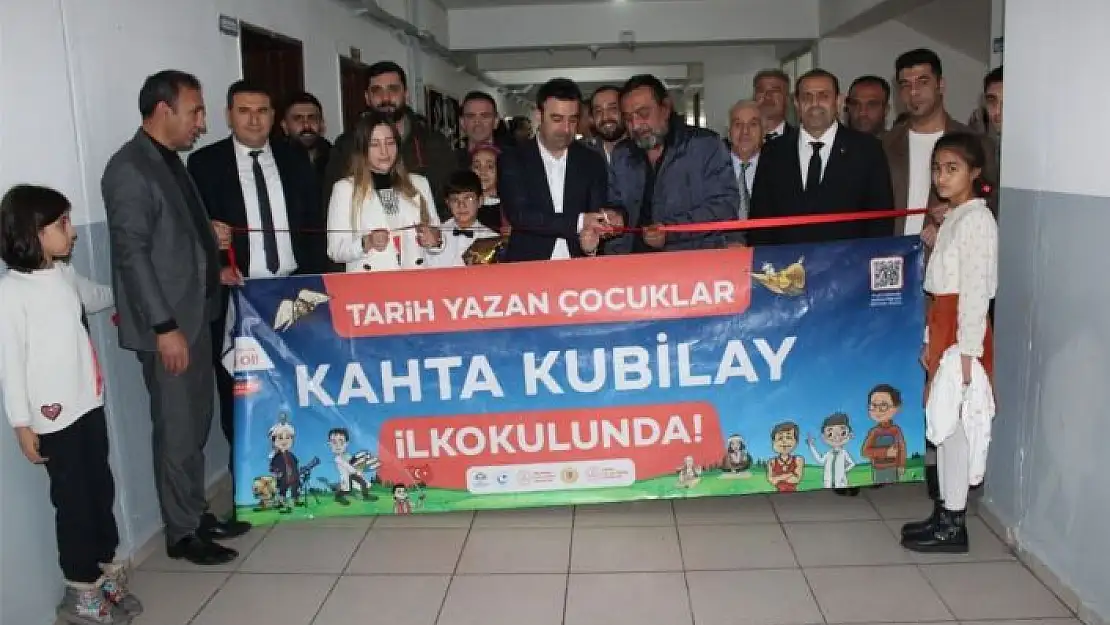 'Tarih Yazan Çocuklar projesinde kitap ağacı kuruldu'