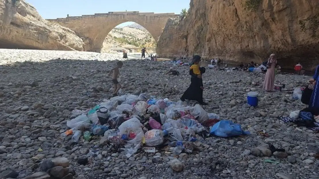 'Tarihi cendere köprüsü çöpten geçilmiyor'