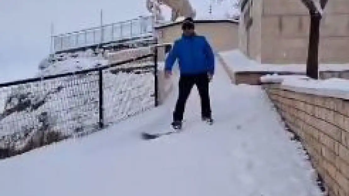 'Tarihi Harput Mahallesinde kayak keyfi'