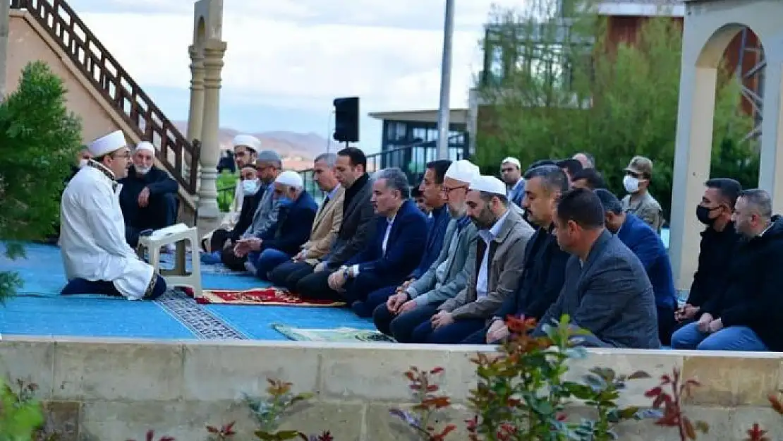 'Tarihi namazgah alanı bayram namazında doldu taştı'