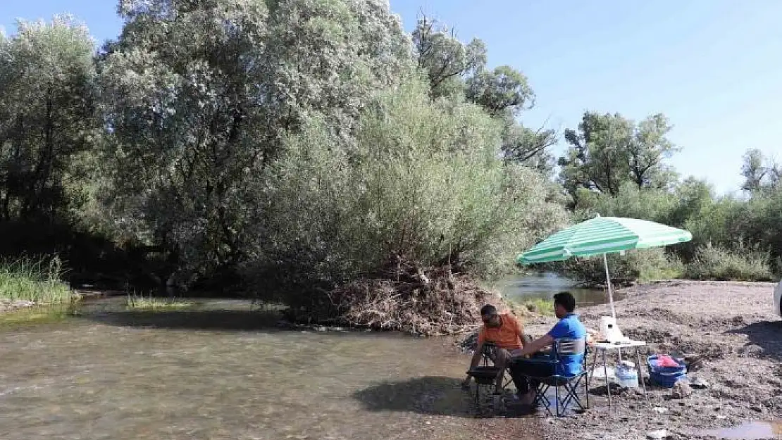 'Tatile gidemeyenler akın ediyorlar, eşsiz doğası ve serin suyuyla ferahlıyorlar'