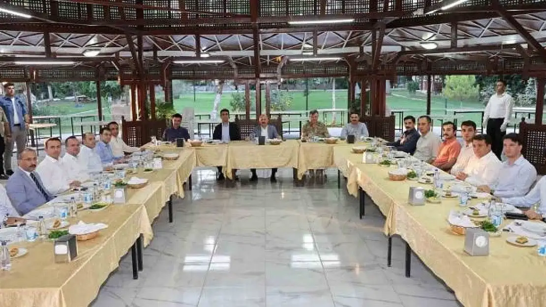 'Tayini çıkan mülki idare amirlerine veda yemeği'