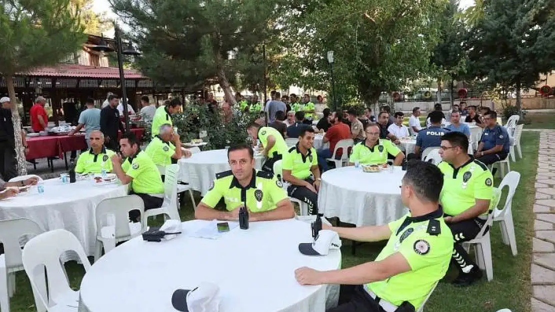 'Tayini çıkan polislere veda yemeği'