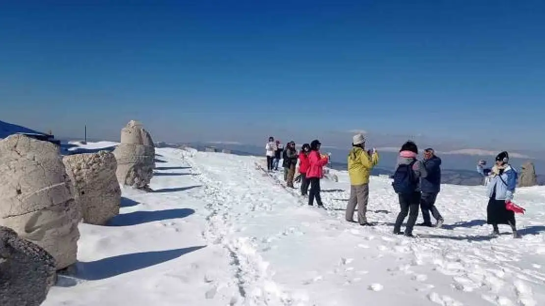 'Taylandlı turistler Nemrutun zirvesinde'