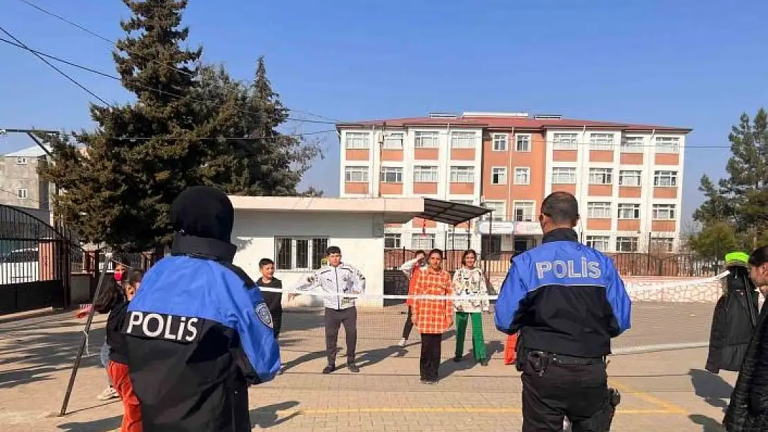 'TDP Polisleri öğrencileri bilgilendirdi'