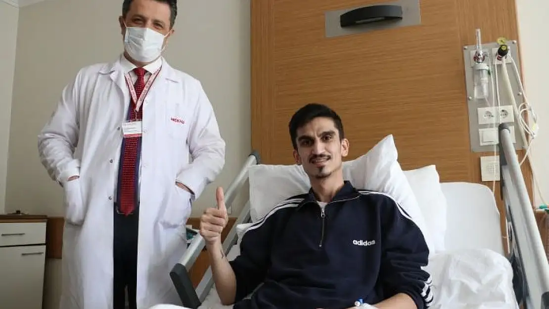 'Tek kesiden çifte akciğer operasyonu ile  hem sağlığına kavuştu, hem de tıp tarihine geçti'