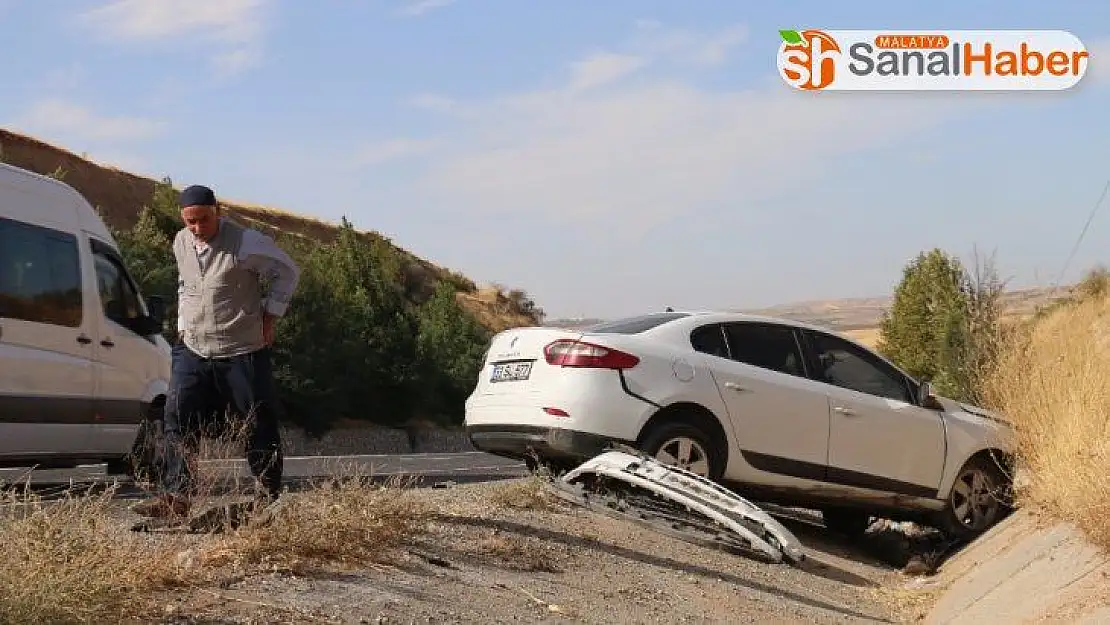 Tekeri patlayan otomobil şarampole yuvarlandı: 5 yaralı