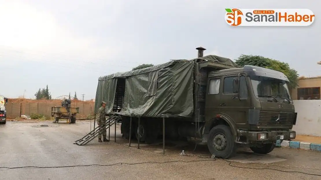 Tel Abyad'lılara ekmek dağıtıldı