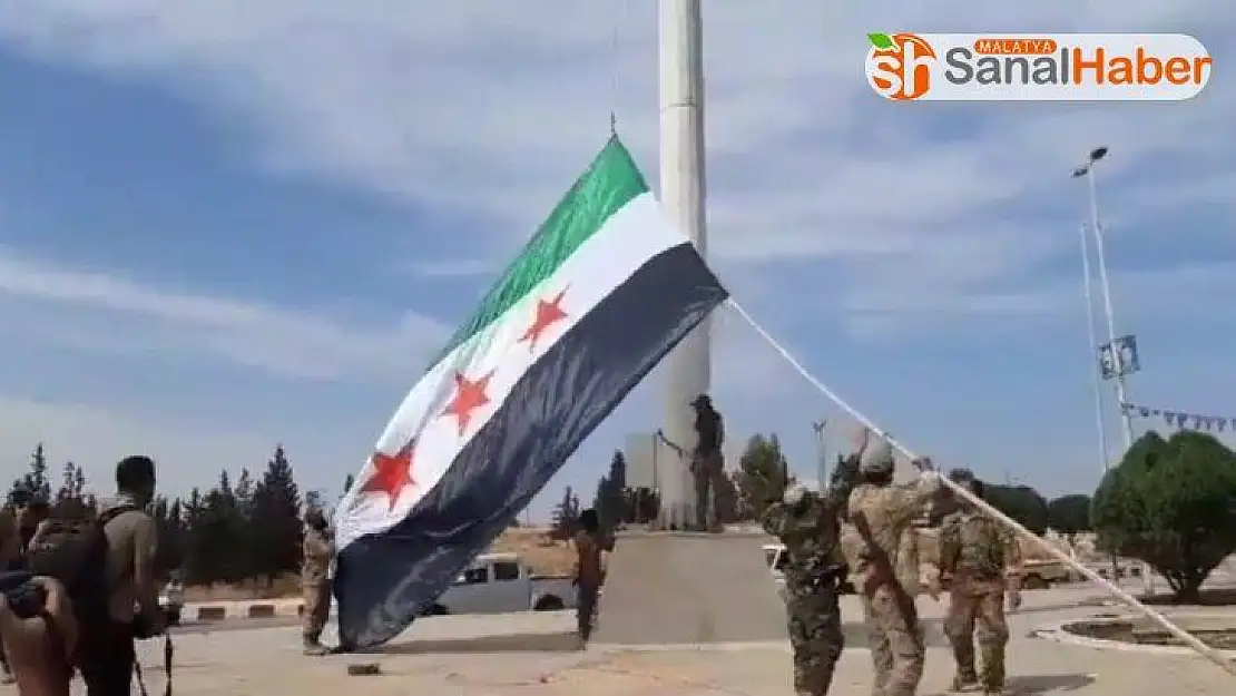 Tel Abyad merkezine Suriye Milli Ordusu bayrağı çekildi