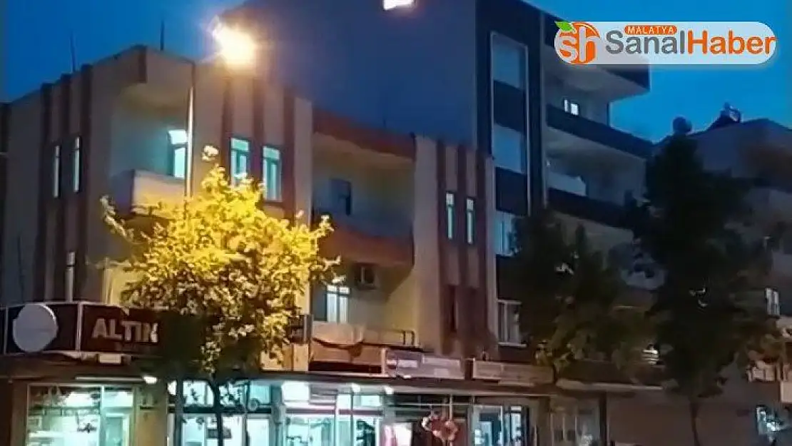Terasta çıkan yangın paniğe neden oldu