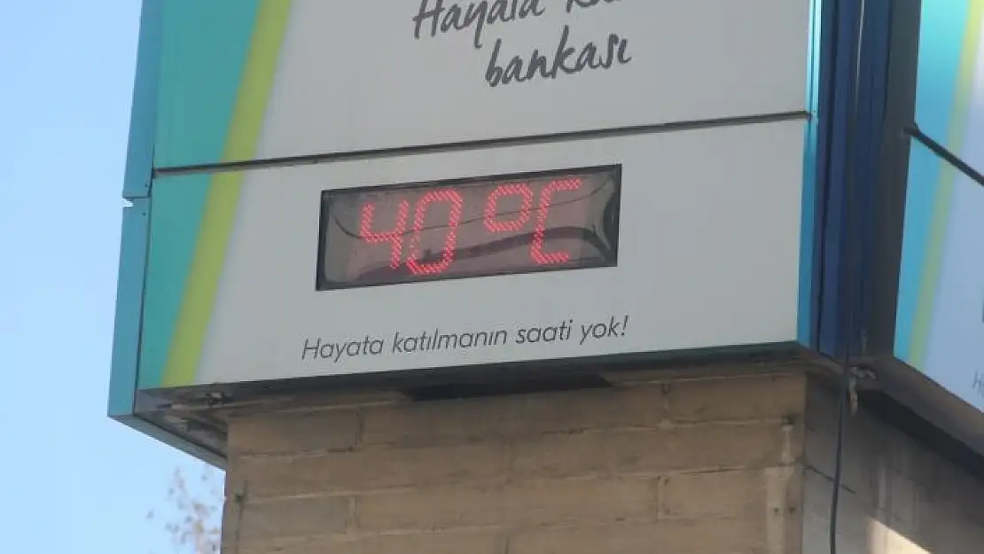 'Termometrelerin 40 dereceyi gösterdiği Elazığ´da vatandaşlar gölgeliklere koştu'