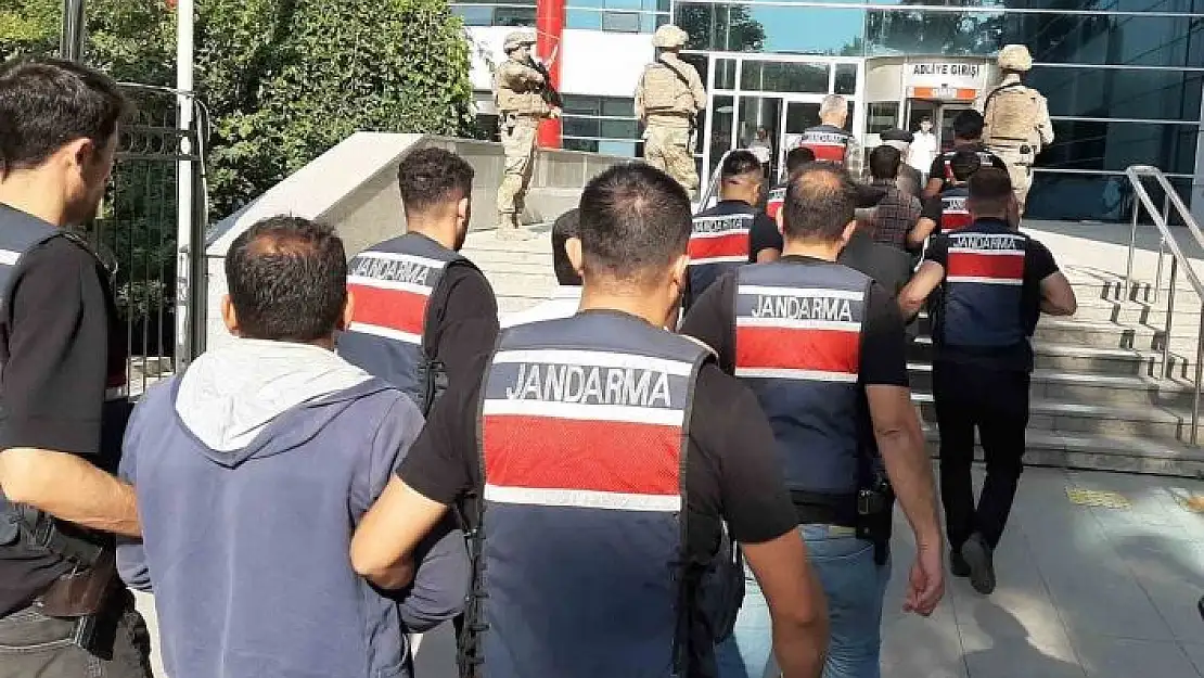 'Terör operasyonunda gözaltına alınan 5 kişiden 3´ü tutuklandı'