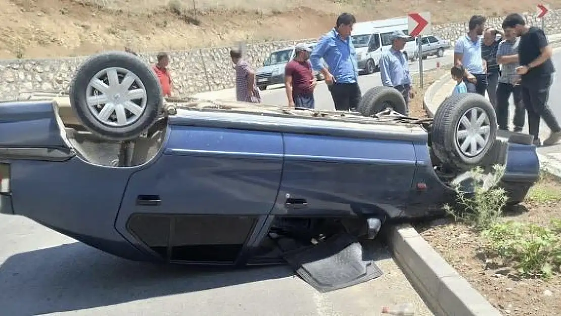 'Ters dönen otomobilden burnu kanamadan çıktı'