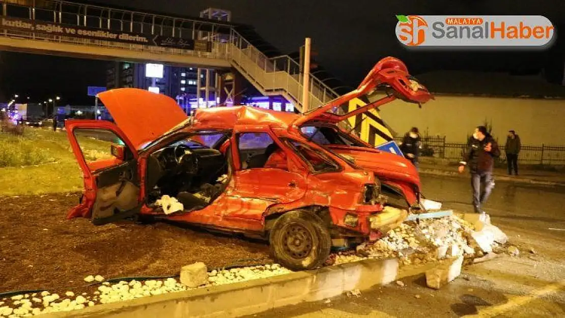 Tır ile çarpışan otomobil hurdaya döndü: 3 yaralı