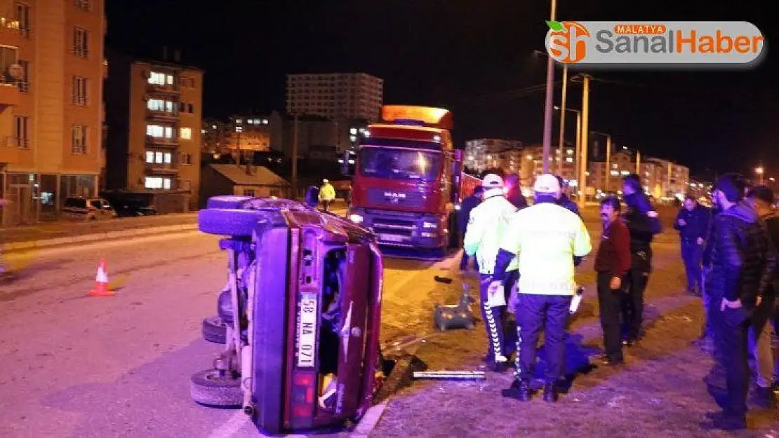Tır ile otomobil çarpıştı: 5 yaralı
