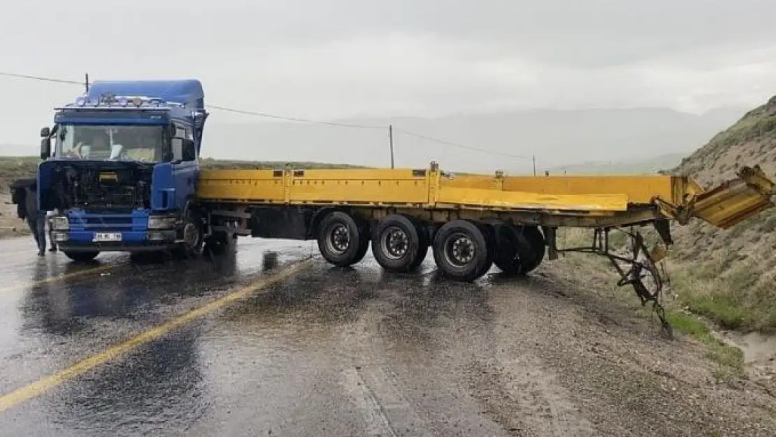 'Tır ile servis minibüsü çarpışmış 5 kişi hayatını kaybetmişti: Tır sürücüsü tutuklandı'