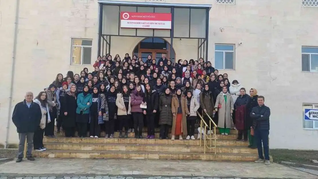 'TOBB Kız Anadolu İmam Hatip Lisesi ''Vakti Kuşanmak'' etkinliği düzenledi'