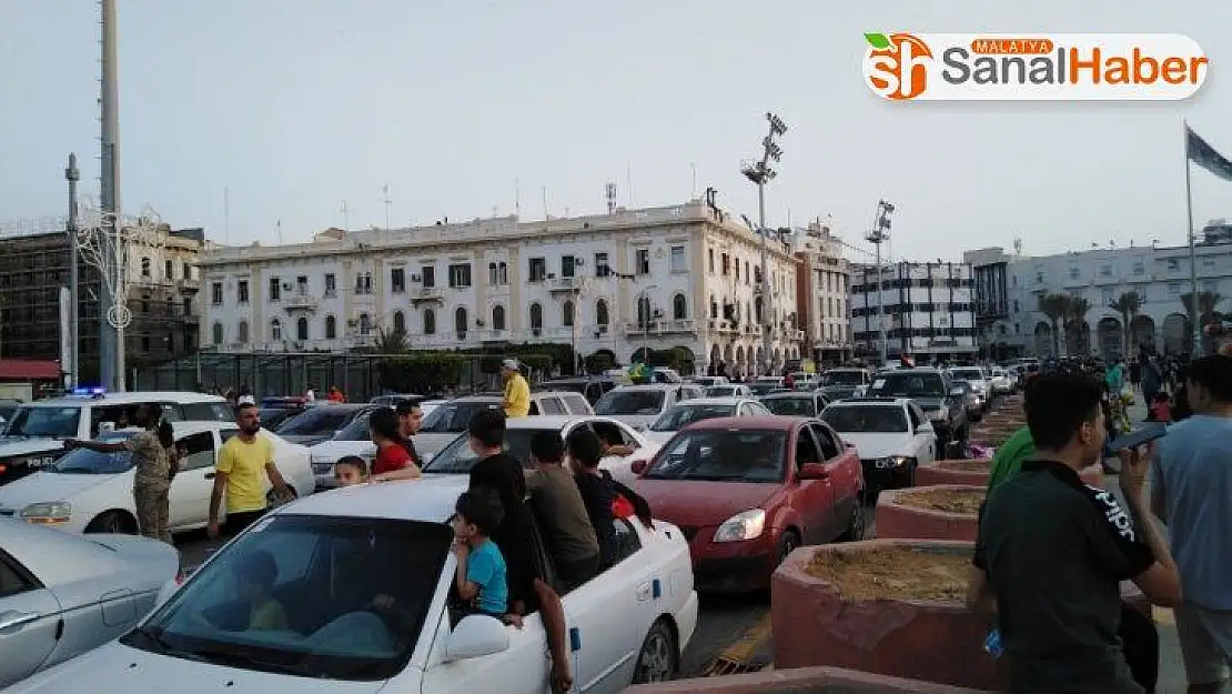 Trablus'ta halk kutlamalar için sokaklara döküldü