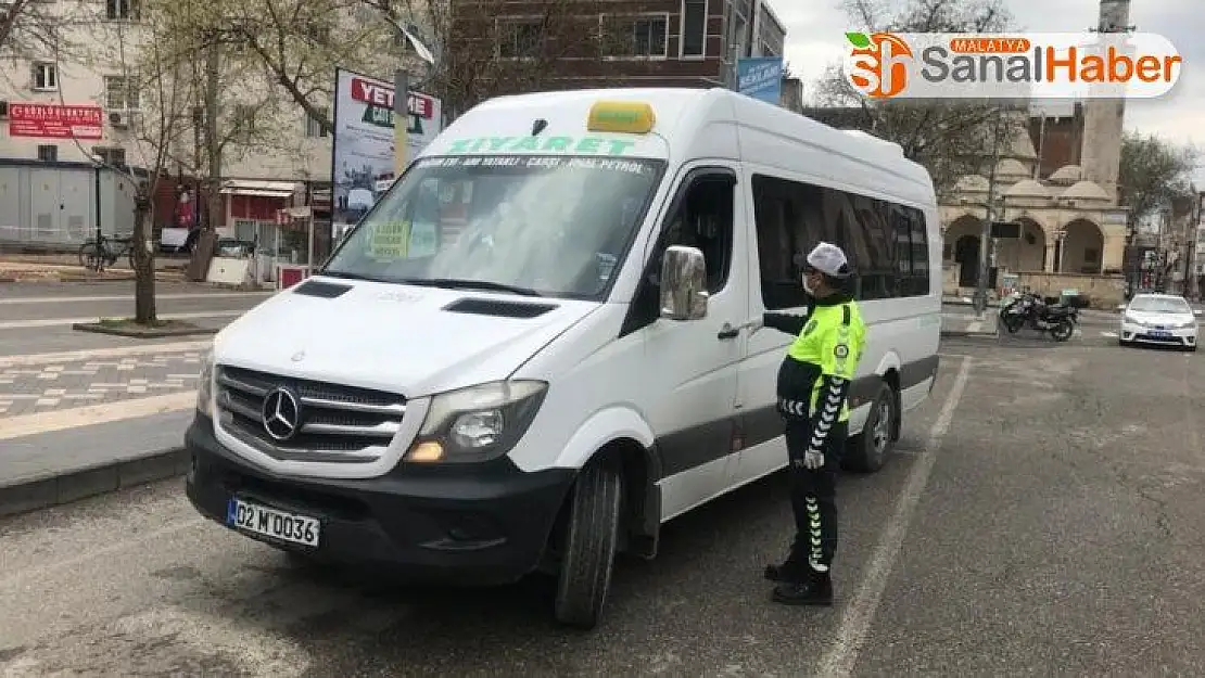 Trafik ekiplerinden toplu taşıma araçlarında korona virüs denetimi