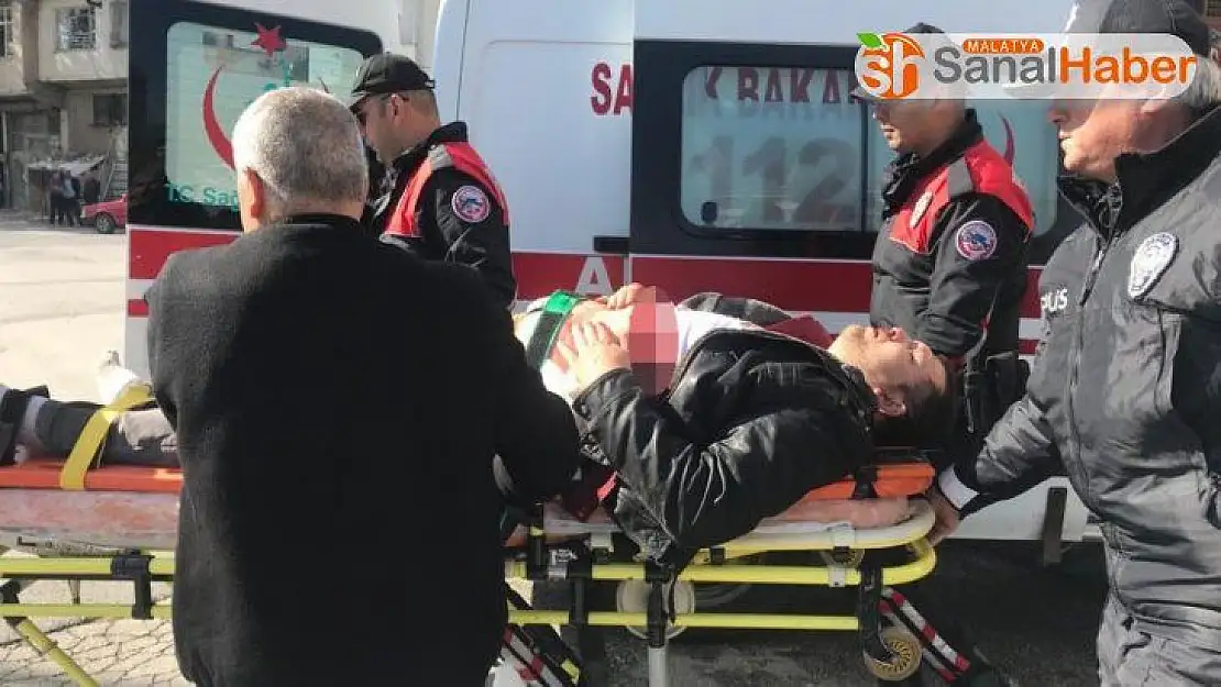 Trafik kazası sonrası sopalı bıçaklı kavga: 3 yaralı