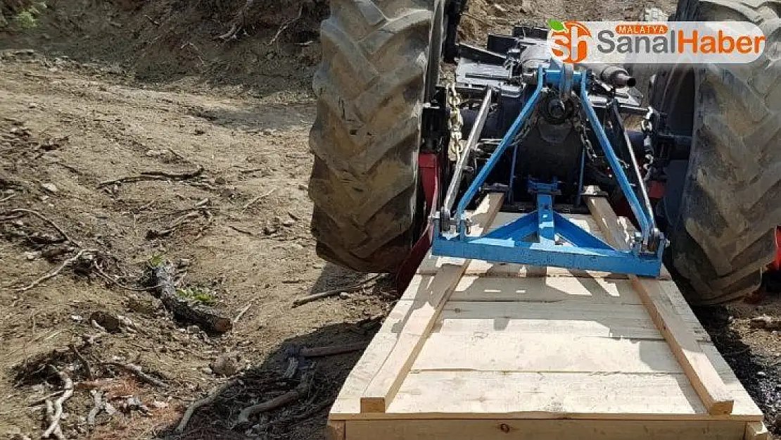 Traktör altında kalan karı koca öldü