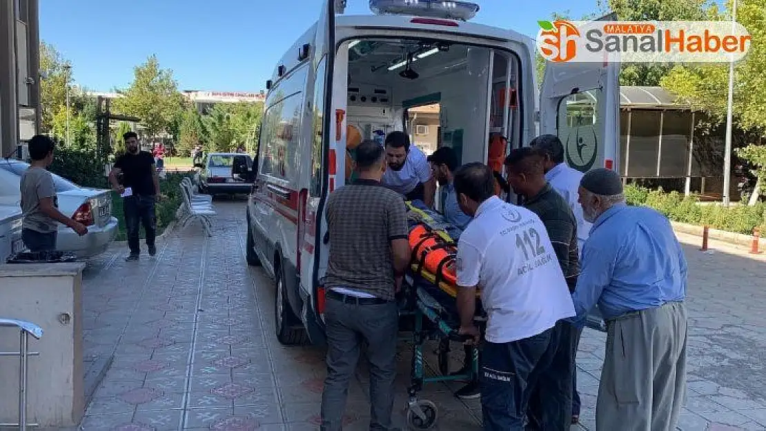 Traktör ile motosiklet çarpıştı: 2 yaralı