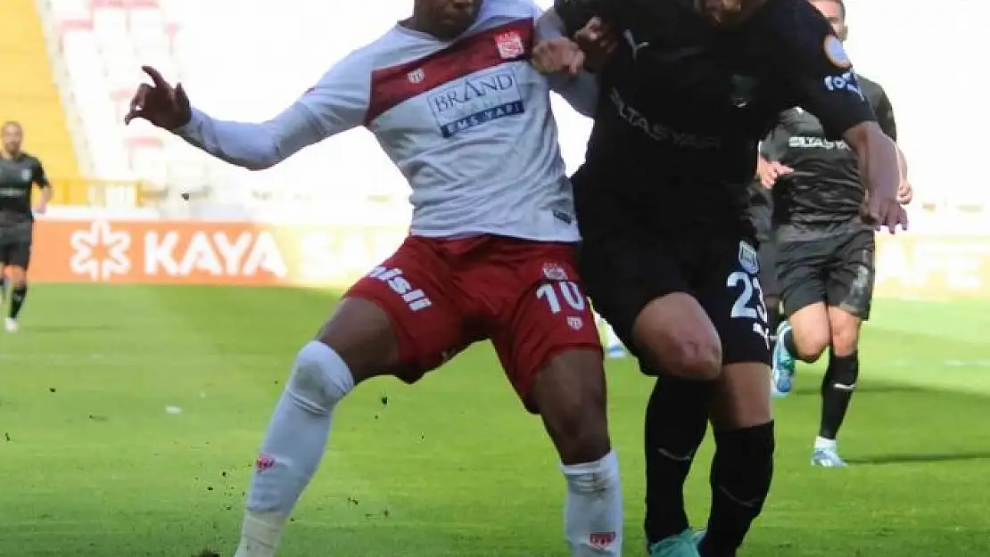 'Trendyol Süper Lig: E.Y Sivasspor: 1 - Pendikspor: 1 (İlk yarı)'