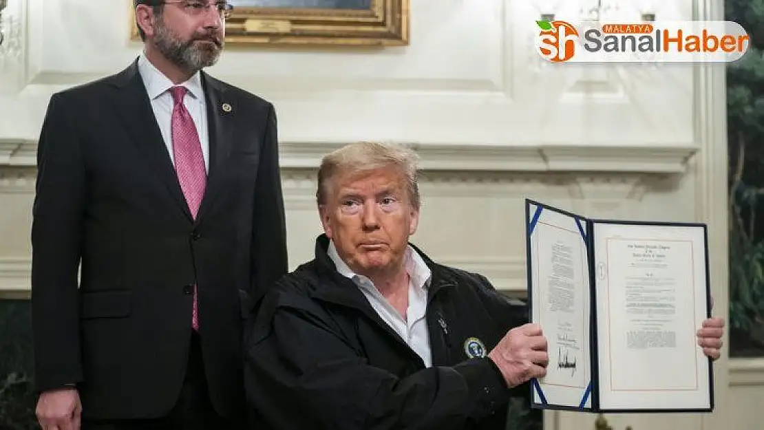 Trump 'korona' ile mücadele için 8.3 milyar dolarlık bütçeyi imzaladı