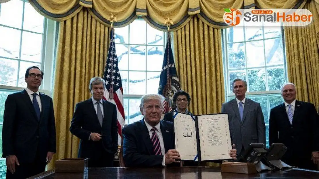 Trump'tan 484 milyar dolarlık yeni yardım paketine onay