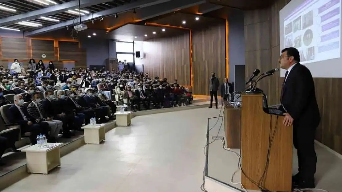 'TÜBİTAK Başkanı Mandal, akademisyen ve öğrenciler ile bir araya geldi'