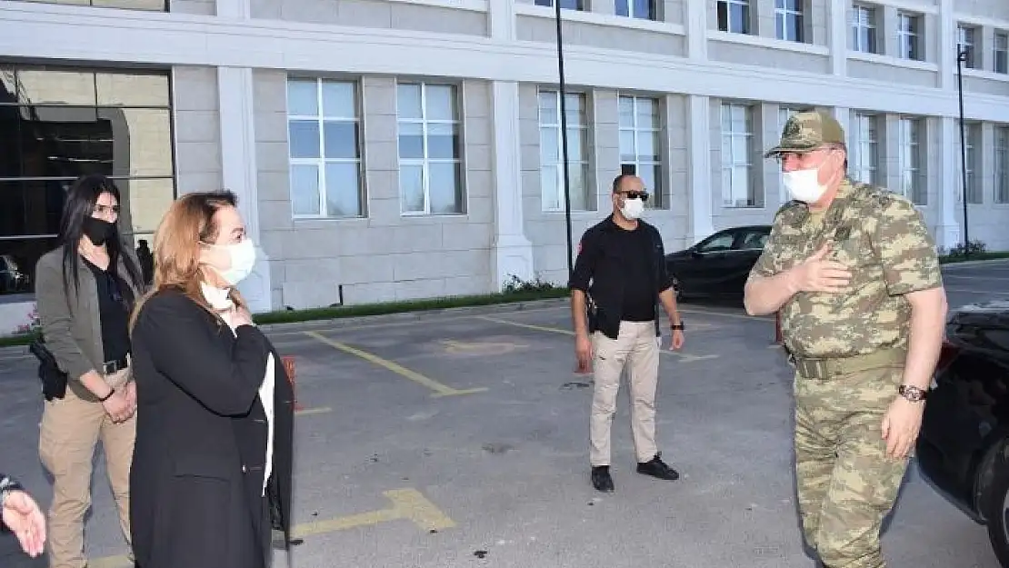 'Tümgeneral Arslan´dan Rektör Karabulut´a ziyaret'