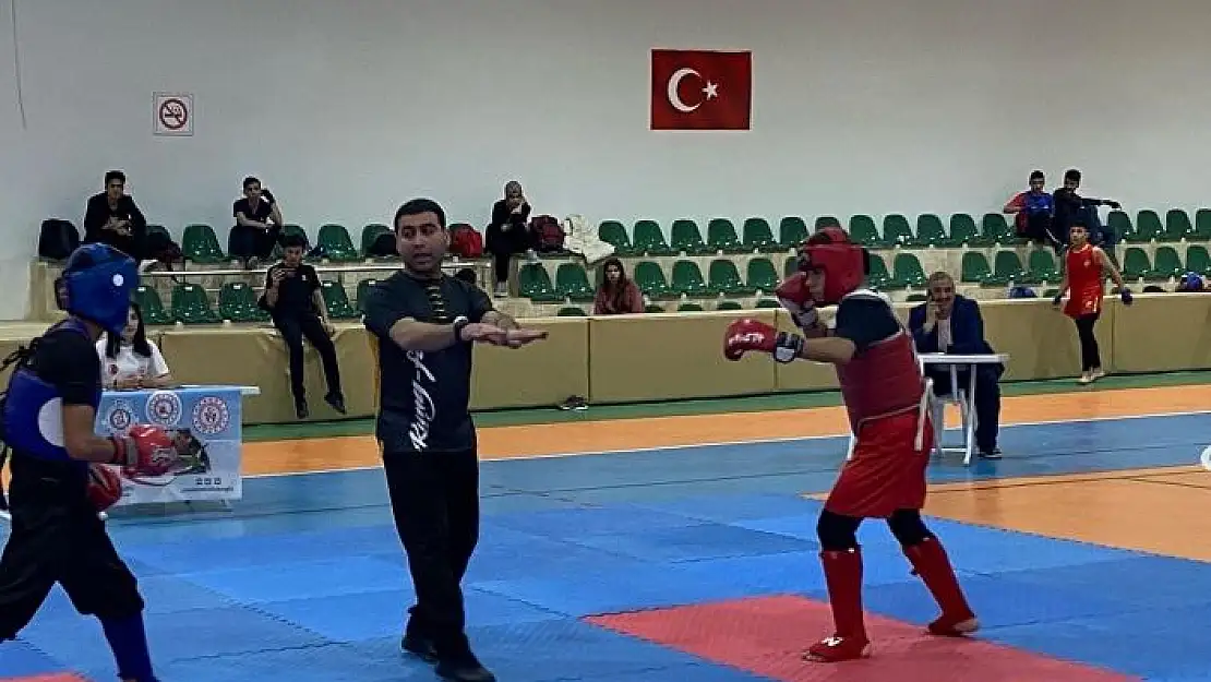 'Turgut Özal kung fu şampiyonası'