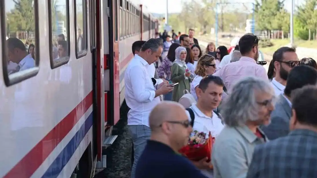 'Turistik Diyarbakır Ekspresi Elazığda'