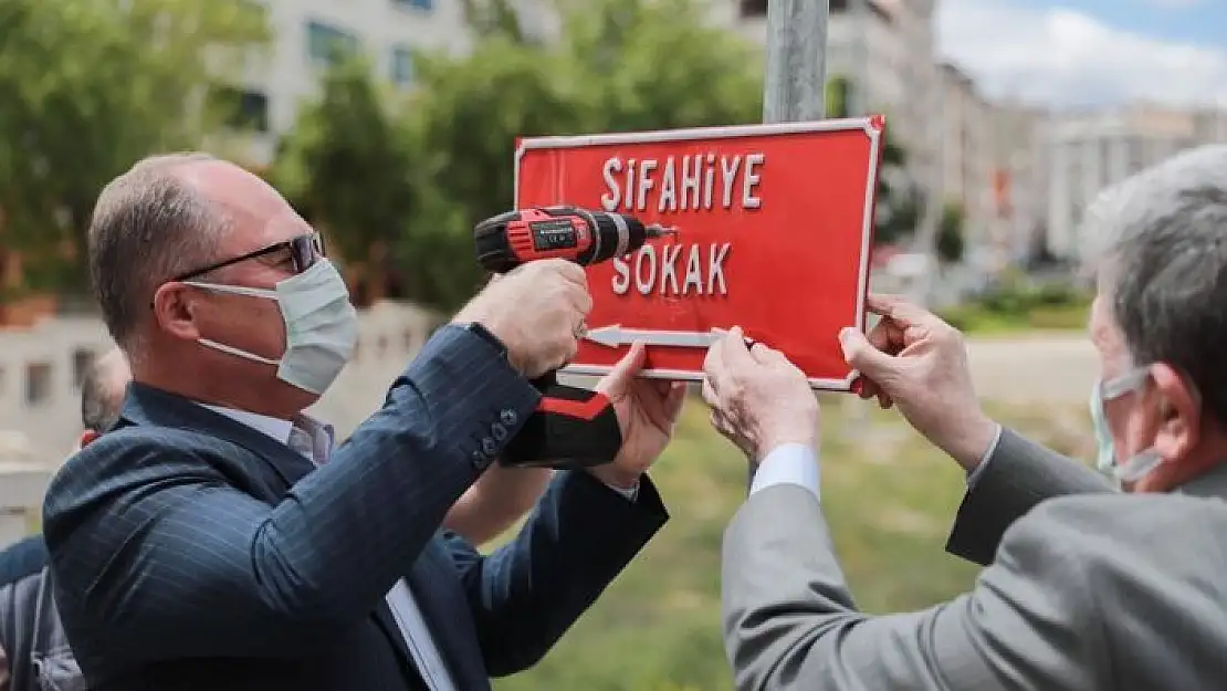 'Türkçe tabelalara yüzde 75 indirim'