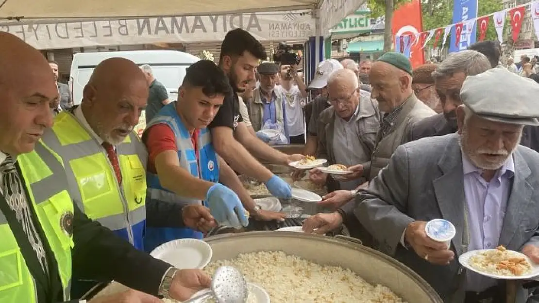 'Türkçülük Gününde pilav dağıtıldı'