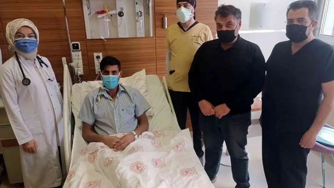 'Türkiye´de ilk kez yapılan ameliyatla sağlığına kavuştu'