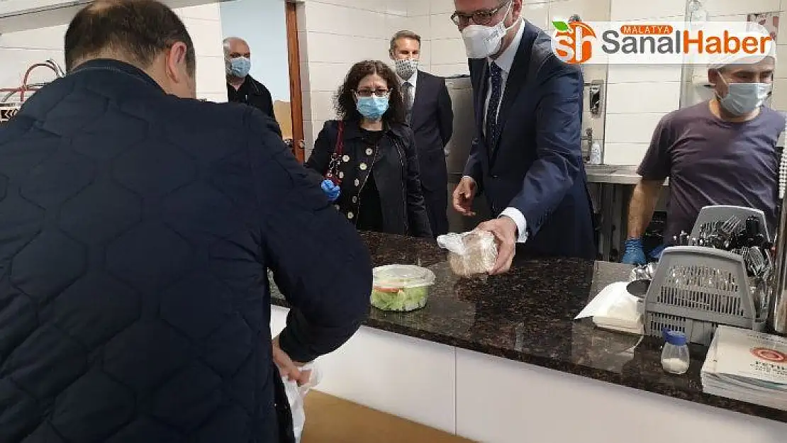 Türkiye'nin Bern Büyükelçisi Saygılı'dan mültecilere iftar yemeği