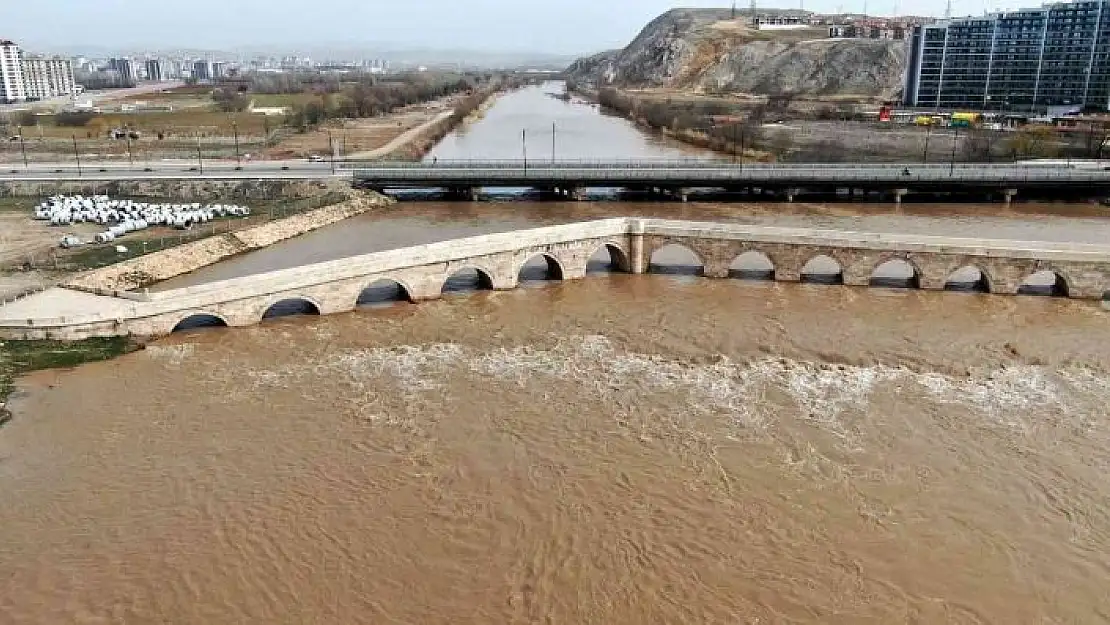 'Türkiye´nin en uzun nehri eriyen karlarla coştu'