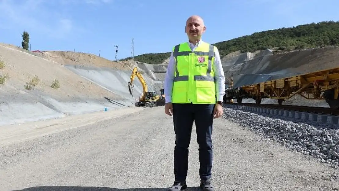 'Türkiye örümcek ağı gibi demir ağlarla örülüyor'