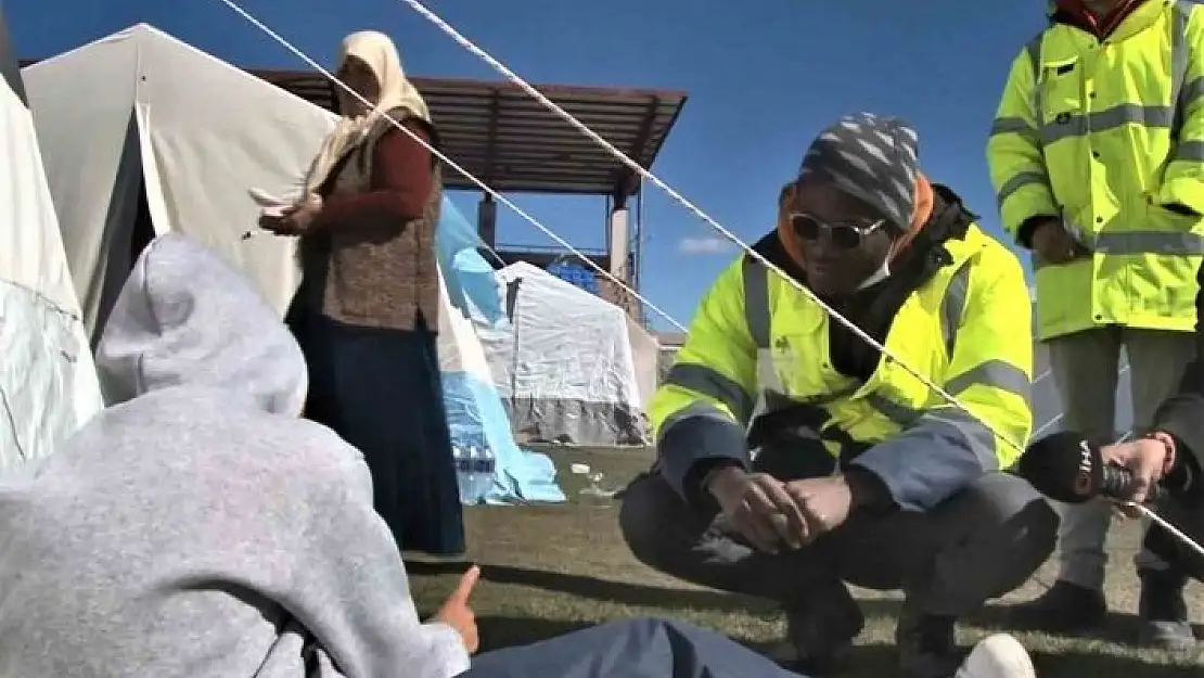 '''Türkiye´ye borcumu ödemeliyim'' diyen Afrikalı öğrenci soluğu deprem bölgesinde aldı'